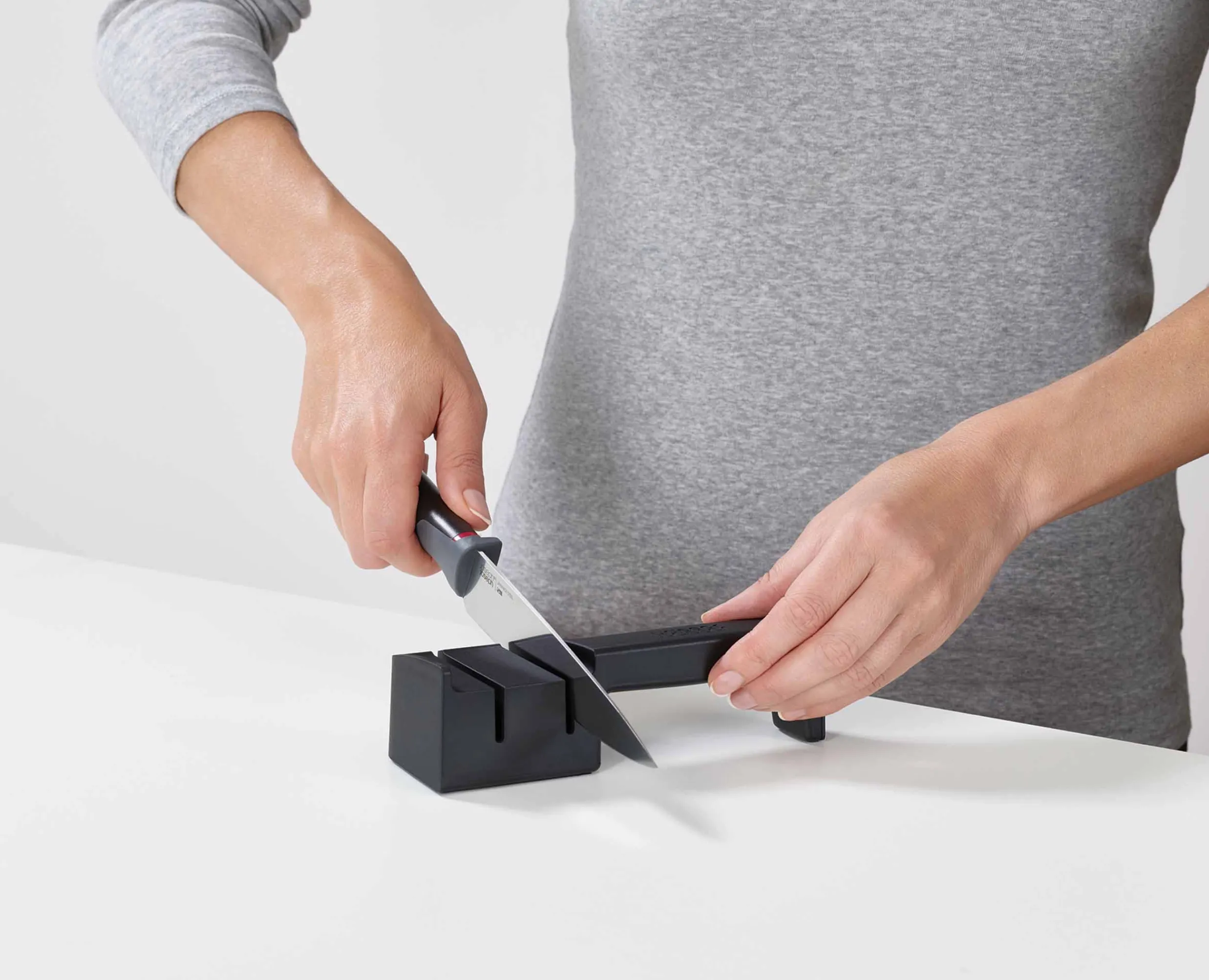 Outlet Bloc SlimBlock Noir avec 5 Couteaux de Cuisine Elevate™ et Aiguiseur Couteaux Et Ciseaux