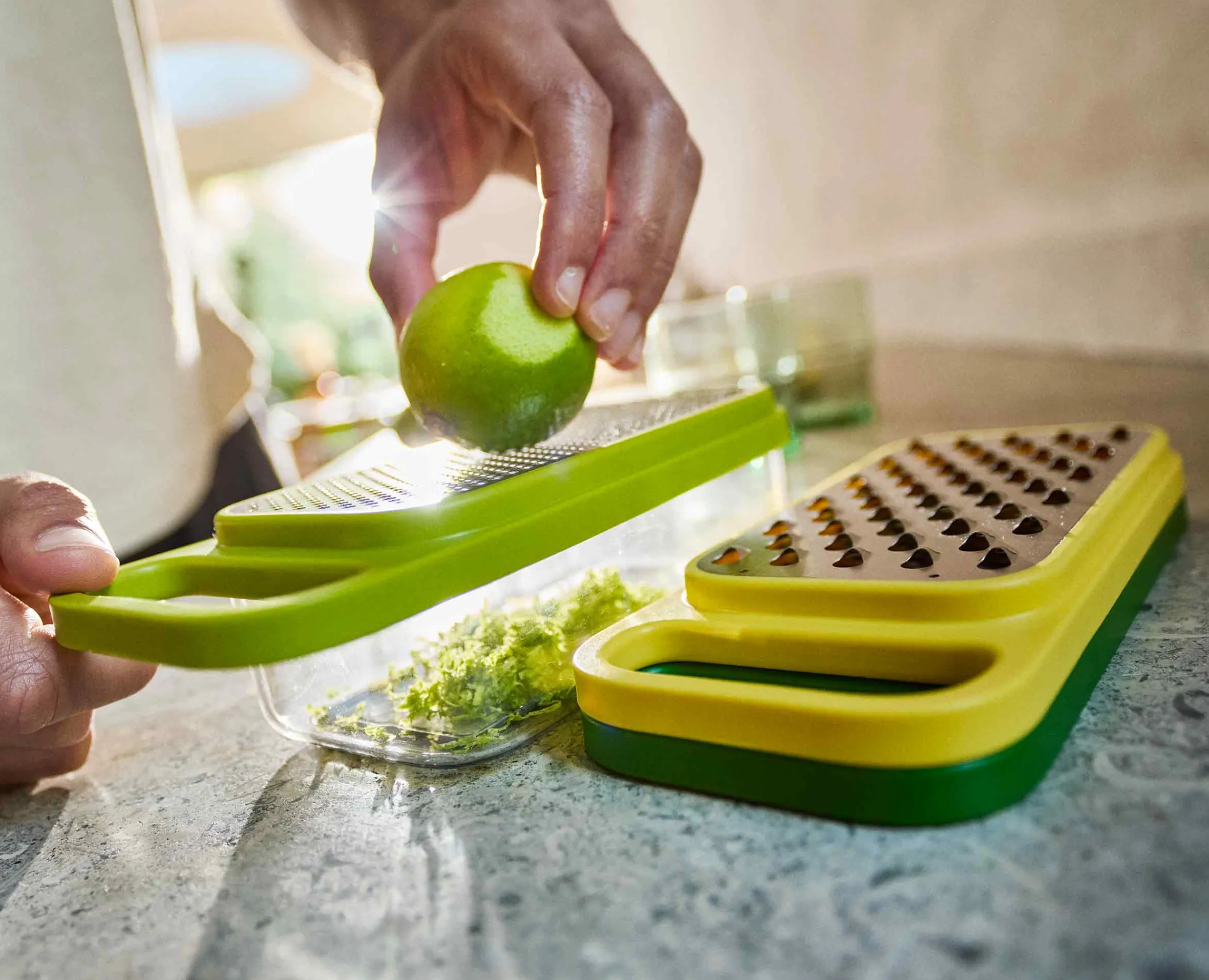 Discount Set de 3 râpes avec conteneur Multi-Grate & Store™ Râpes Et Zesteurs