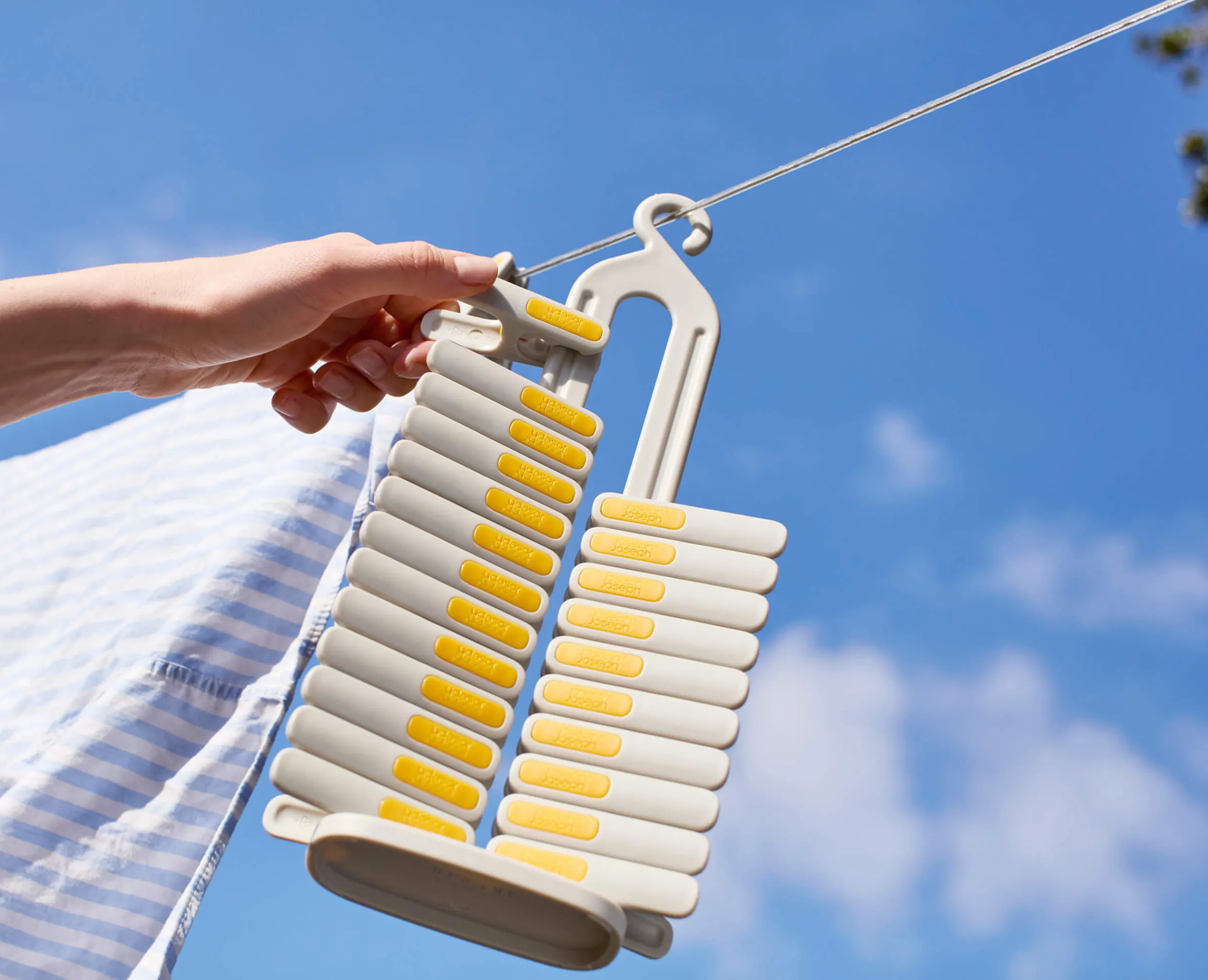 Set Panier à Linge d'Extérieur 45L Hold-All™ et d'un Support de 30 Pinces à Linge Peg Set Paniers À Linge|Sets Innovants Pour Buanderie